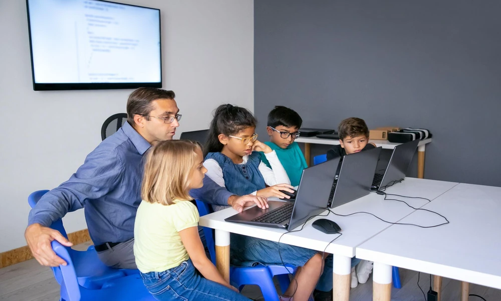 6 Classroom Requirements to Assess Before Pairing an Interactive Flat Panel With Teaching Software
